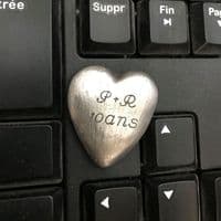 Coeur en étain avec gravure + gravure 10 ans + initiales